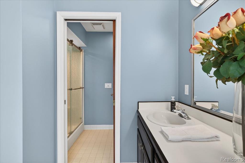 6595 Deer Ridge Drive, Clarkston, MI 48348 — Photo 10
