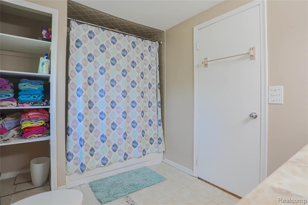 7014 Marco Drive, Waterford, MI 48327 — Photo 31