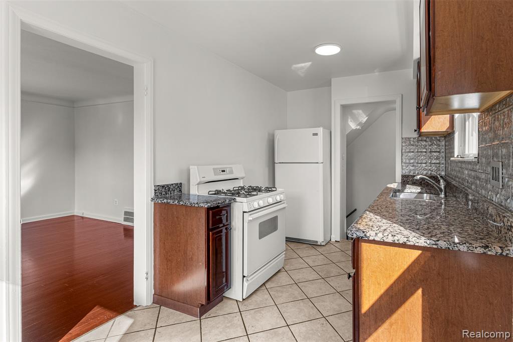 5152 Kenilworth Street, Dearborn, MI 48126 — Photo 12