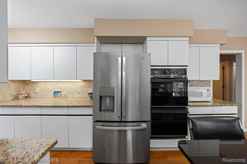 6684 Stonebridge E, West Bloomfield, MI — Photo 18