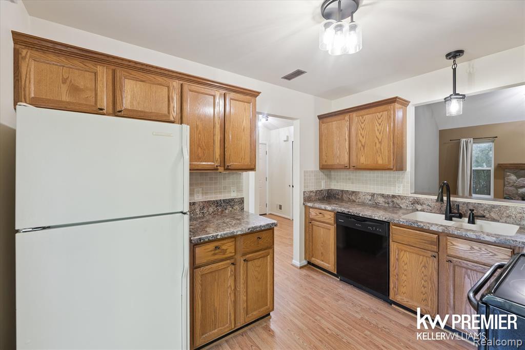 9301 Cardwell Street, Livonia, MI 48150 — Photo 12