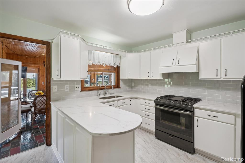 49816 W Huron River Drive, Belleville, MI 48111 — Photo 11