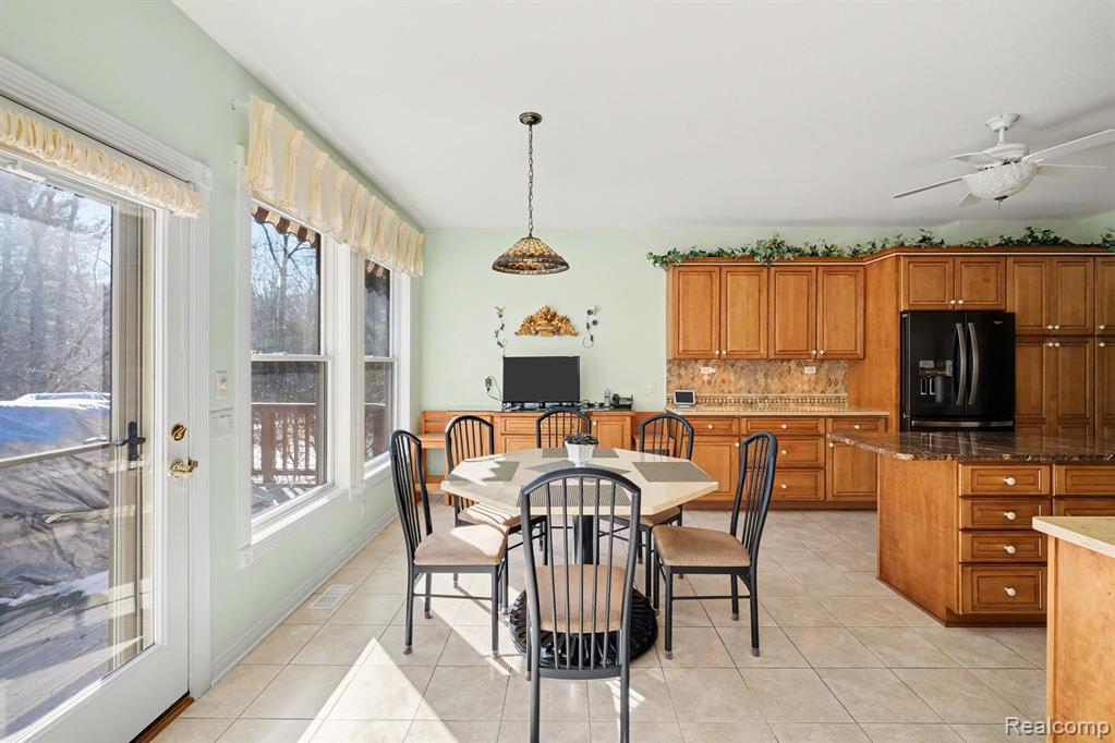 2215 Ridgemoor Court, Burton, MI 48509 — Photo 16