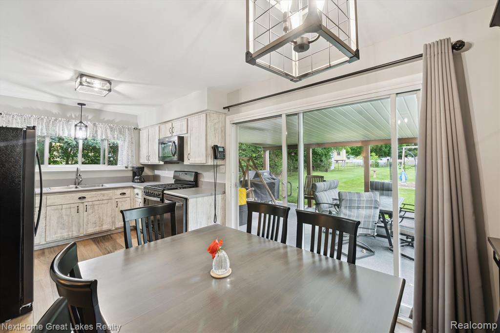 4098 Sam Snead Drive, Flint, MI 48506 — Photo 17