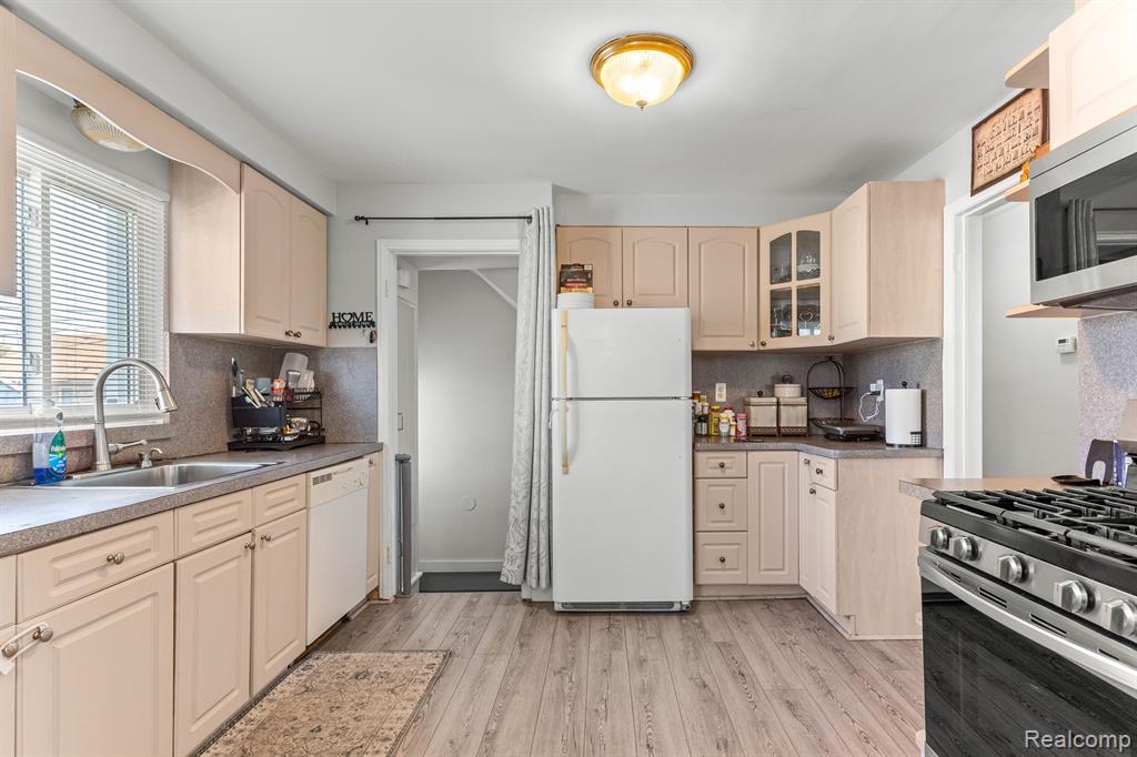 4770 ORCHARD Avenue, Dearborn, MI 48126 — Photo 10