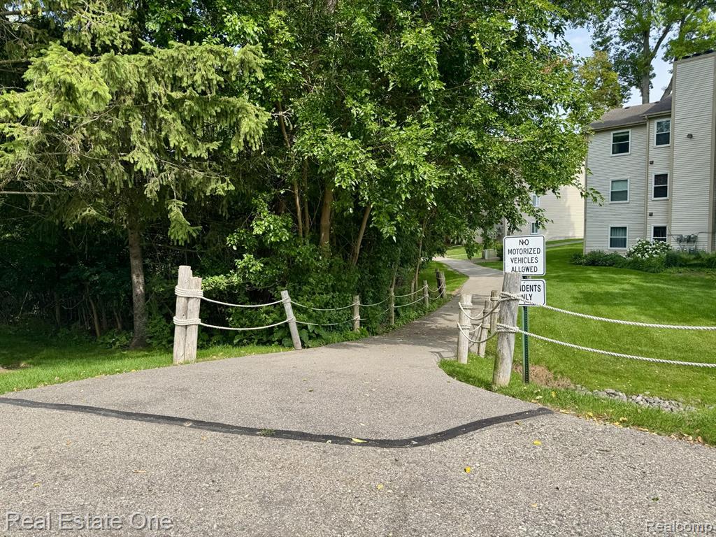 5096 Harbor Oak Drive, 31, Waterford, MI 48329 — Photo 8
