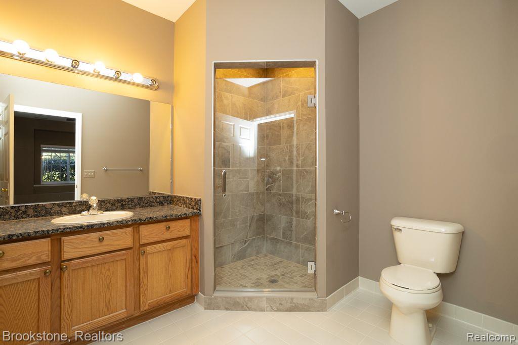 5829 TWIN OAKS Drive, Sterling Heights, MI 48314 — Photo 16