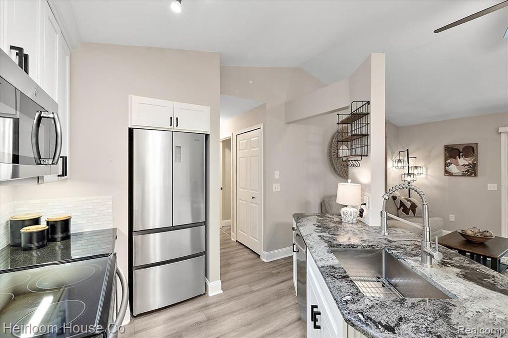 423 WATER TOWER Circle, 100, Brighton, MI 48116 — Photo 5