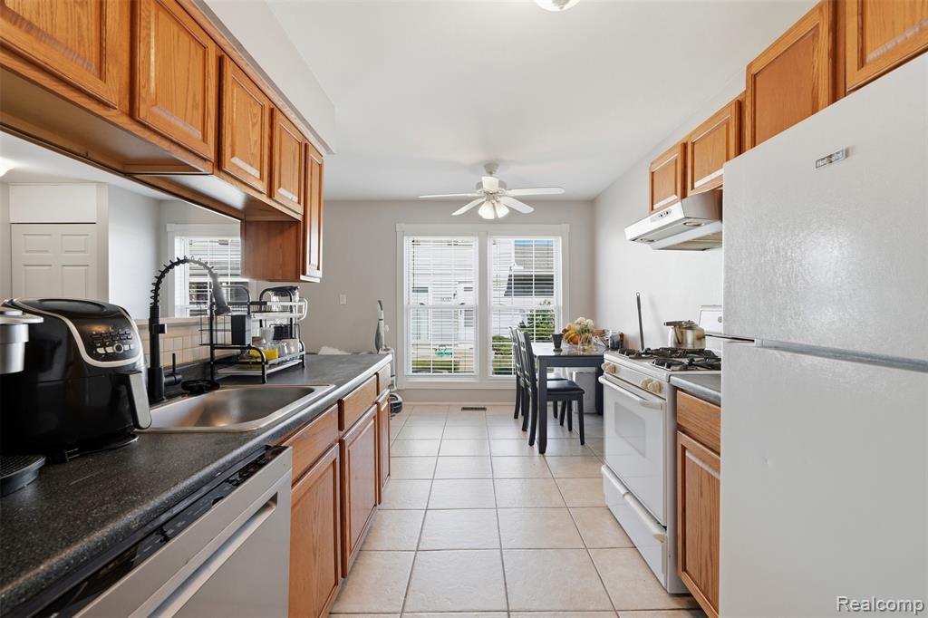 28376 Raleigh Crescent Drive, Chesterfield, MI — Photo 9