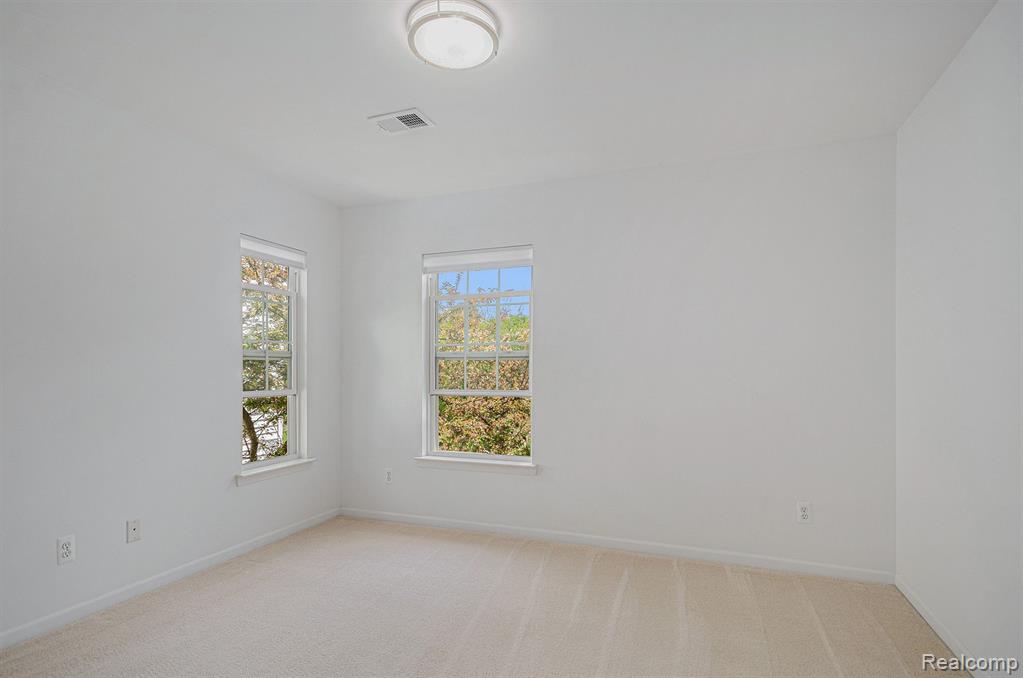 2748 S KNIGHTSBRIDGE Circle, Ann Arbor, MI 48105 — Photo 12