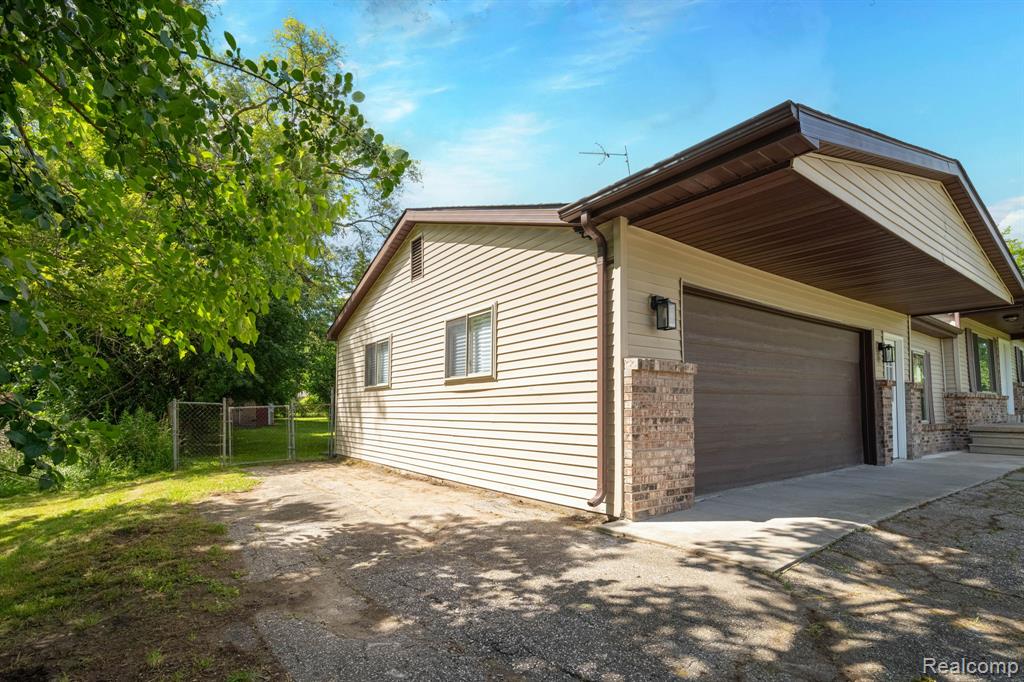 3353 Augusta Street, Flint, MI 48532 — Photo 9