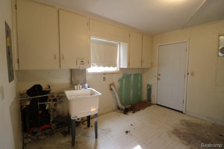3143 Maywood Drive, Flint, MI 48504 — Photo 11