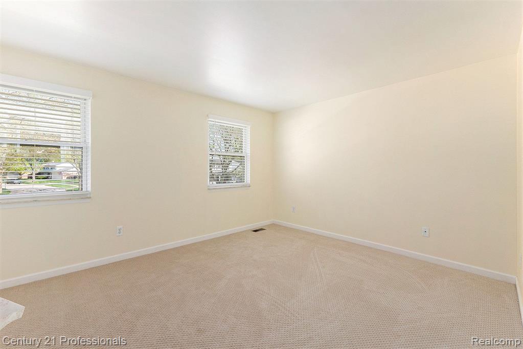 5800 CLIFFSIDE Drive, Troy, MI 48085 — Photo 19