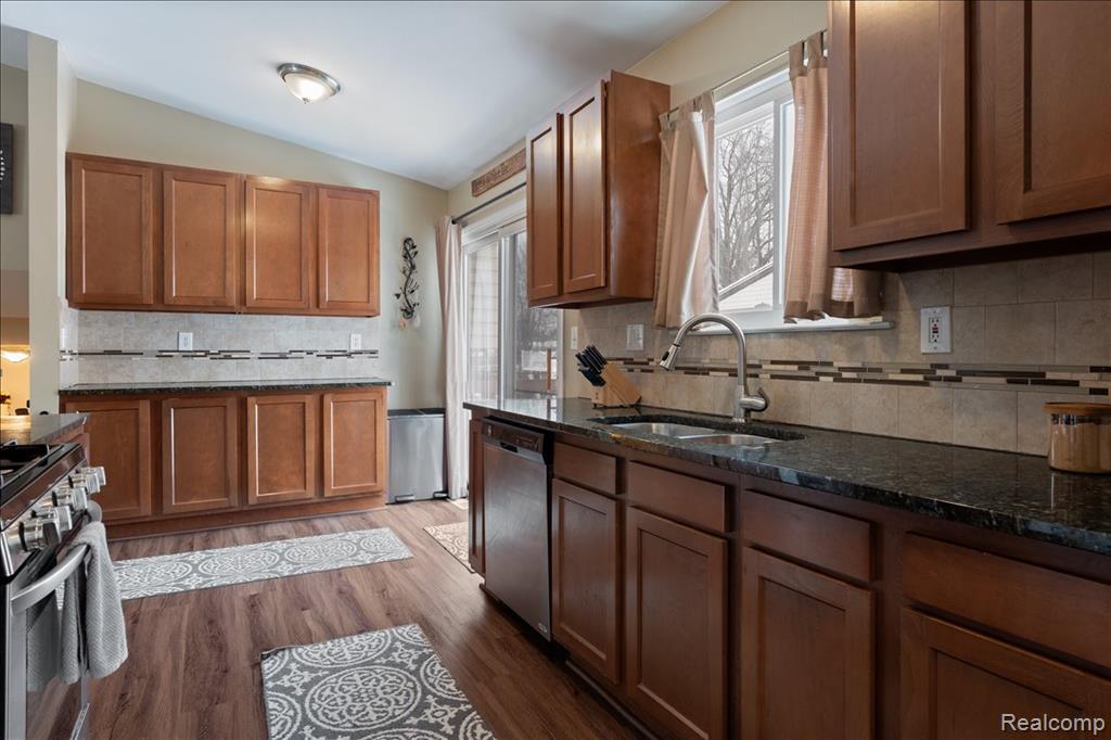477 Barchester Street, Westland, MI 48186 — Photo 17