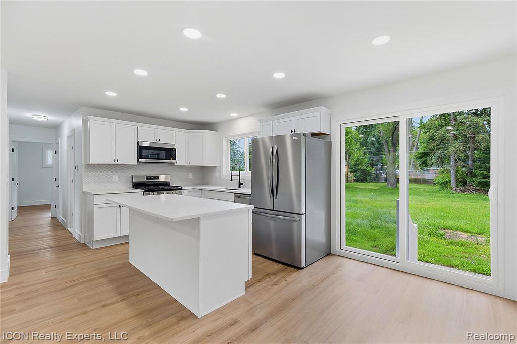 4901 Robert Street, Shelby Twp, MI 48316 — Photo 6
