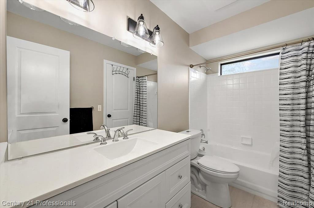43587 Petrucci Drive, Clinton Twp, MI 48038 — Photo 29