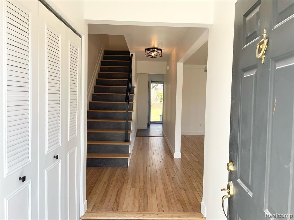 483 FOX HILLS Drive N, Bloomfield Hills, MI 48304 — Photo 3
