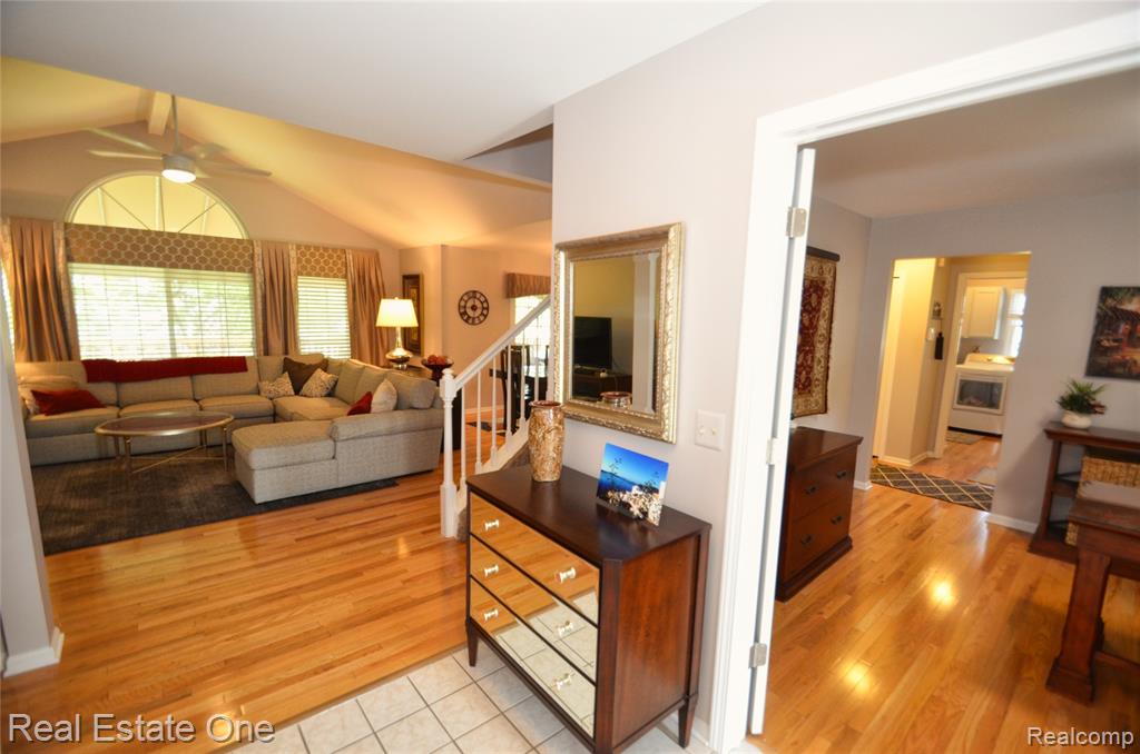2092 Westview Court, Orion, MI — Photo 6