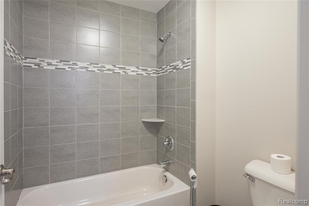 55712 Glenbrooke Drive, Shelby Twp, MI 48316 — Photo 42
