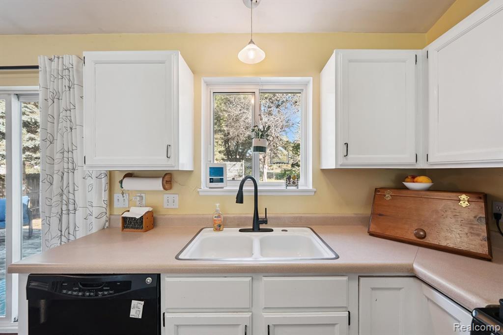 6358 Windham Place, Grand Blanc, MI 48439 — Photo 18