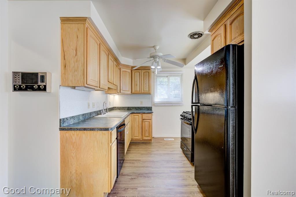 8961 Laurence Avenue, Allen Park, MI 48101 — Photo 9