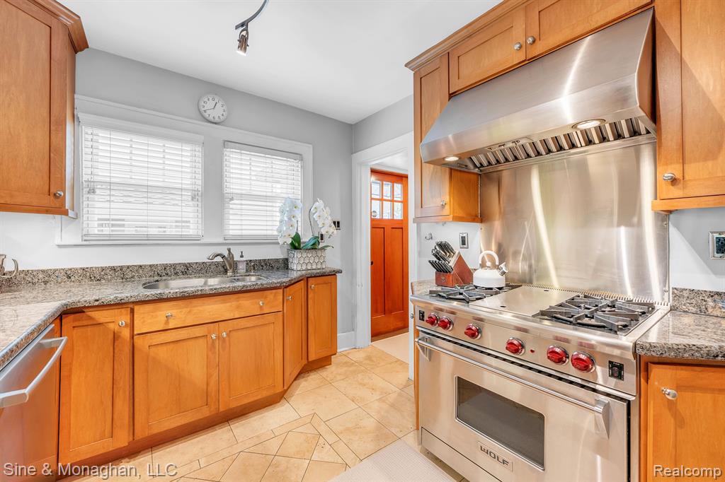 424 W Hudson Avenue, Royal Oak, MI 48067 — Photo 19
