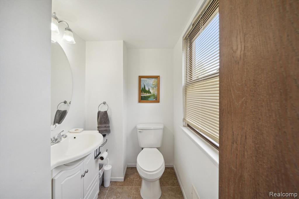8312 LAKEVIEW Drive, Ypsilanti, MI 48198 — Photo 11