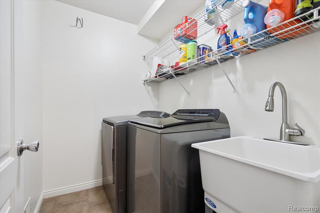 17452 Ava Court, New Boston, MI 48164 — Photo 12