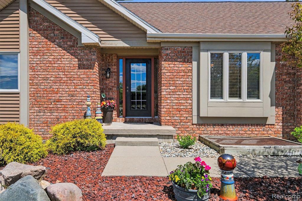 408 N Outlook Court, Perry, MI 48872 — Photo 4