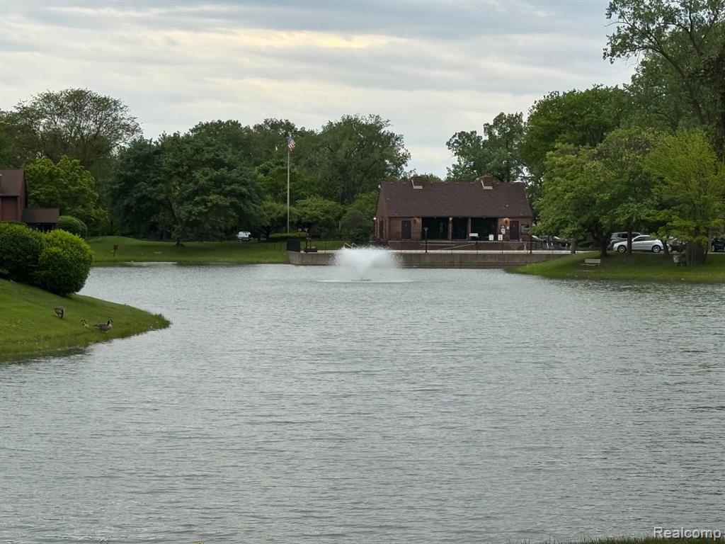 3152 LINDENWOOD Drive, Dearborn, MI 48120 — Photo 18
