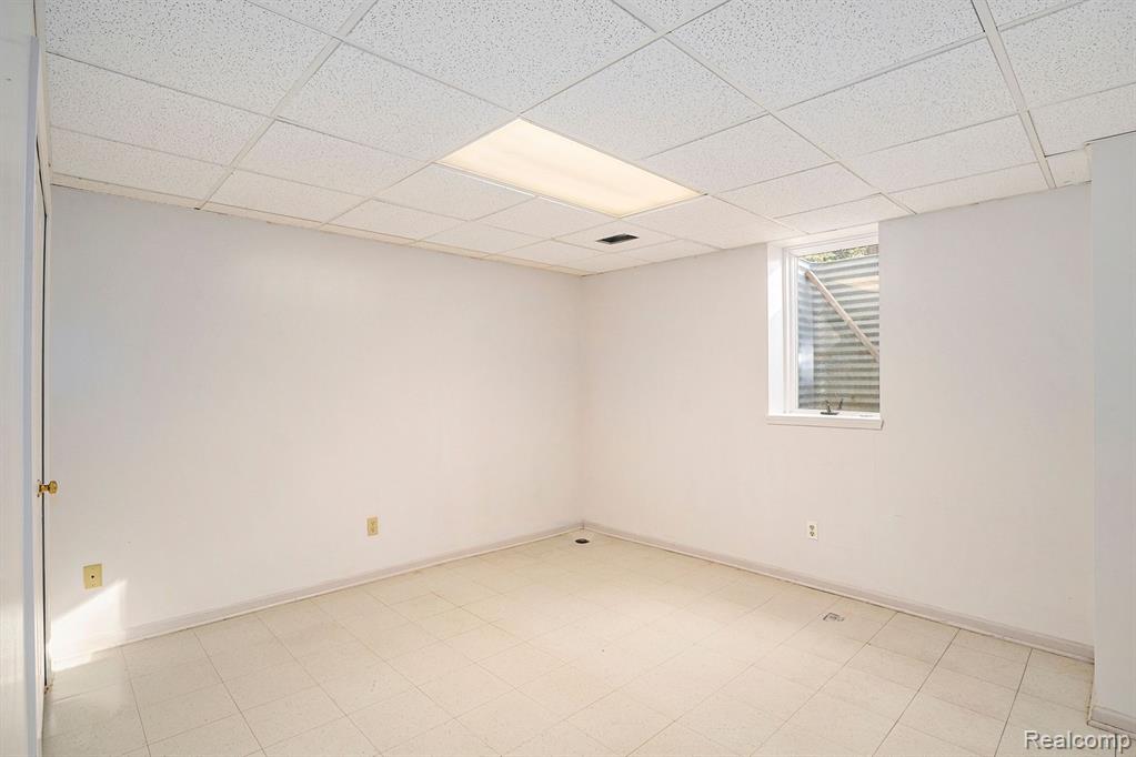5509 HICKORY Circle, Flushing, MI 48433 — Photo 17