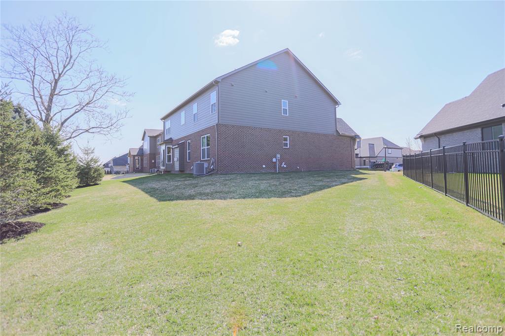 13101 Valencia Drive, Utica, MI 48315 — Photo 4