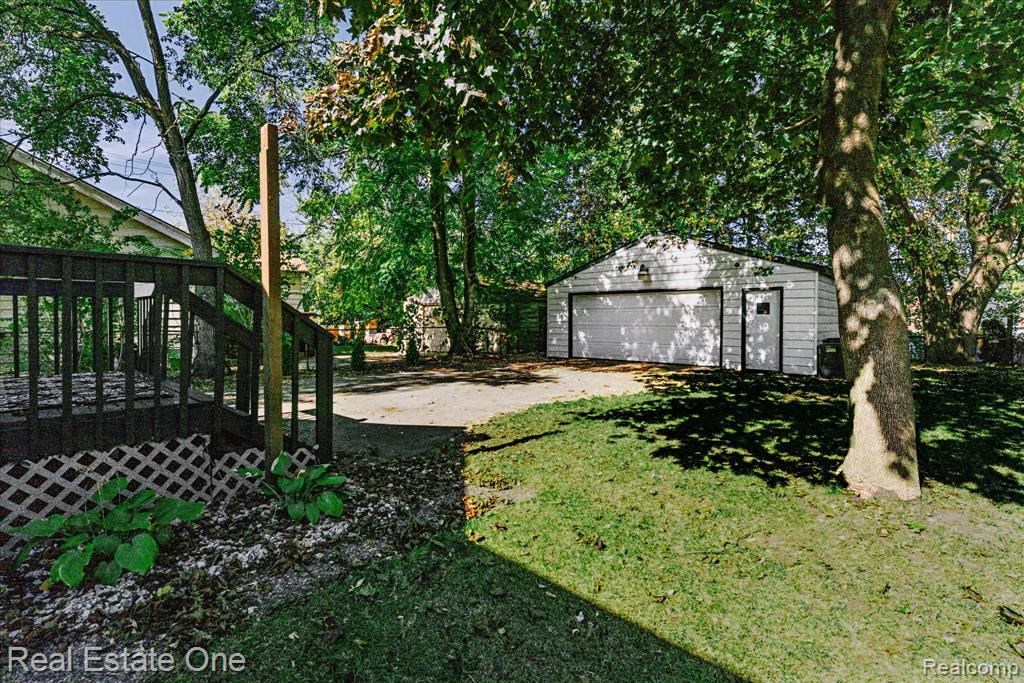 2918 Nagle Court, Keego Harbor, MI 48320 — Photo 30