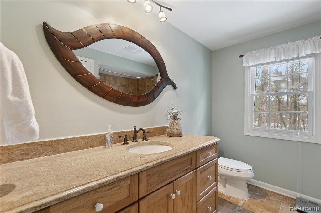 8150 FAWN VALLEY Drive, Clarkston, MI 48348 — Photo 28