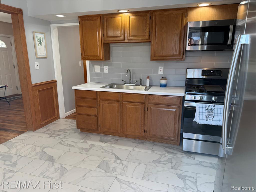 27304 Delton, Madison Heights, MI 48071 — Photo 7