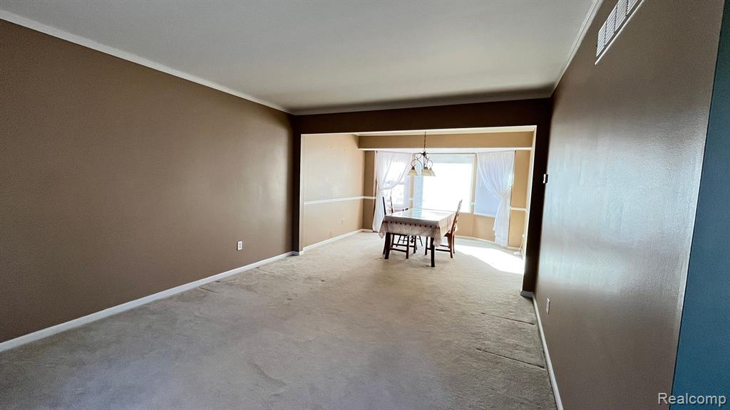 5725 FOLKSTONE Drive, Troy, MI 48085 — Photo 9