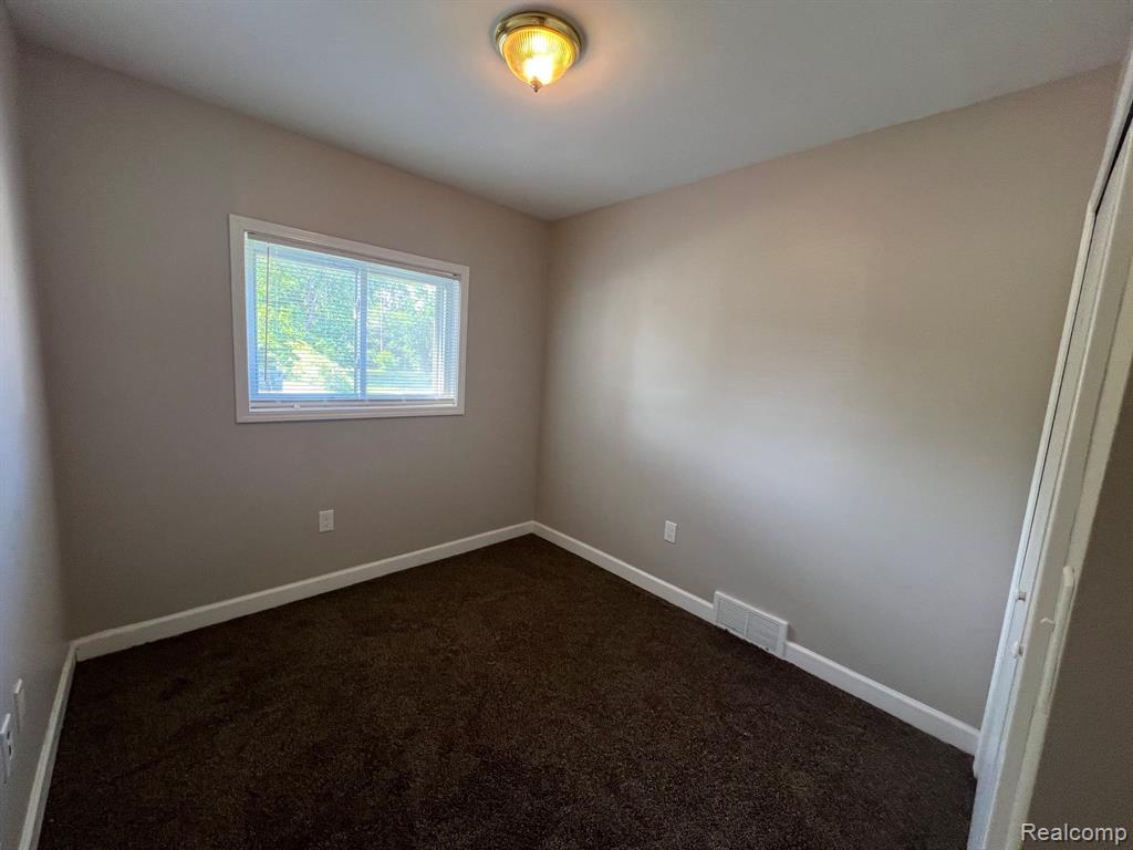429 E Milton Avenue, Hazel Park, MI 48030 — Photo 7