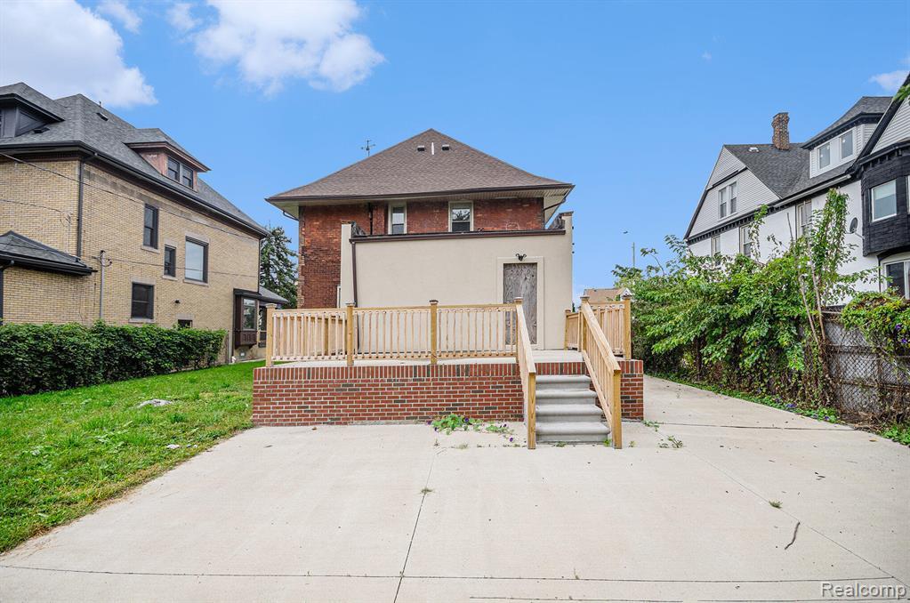 890 E Grand Boulevard N - Photo 4