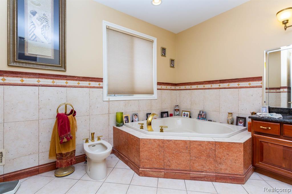 49759 Lakebridge Drive, Shelby Twp, MI 48315 — Photo 25