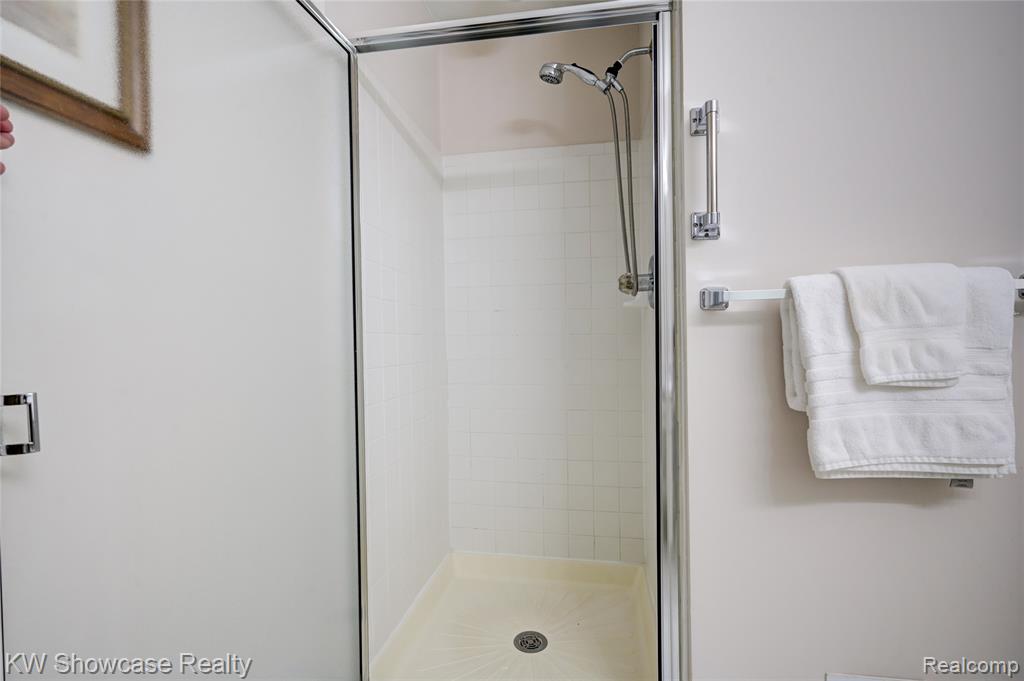 458 N Oak Drive, Commerce Twp, MI 48390 — Photo 30