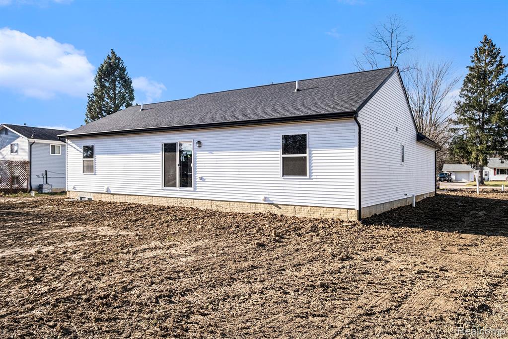 2417 EUGENE Street, Burton, MI 48519 — Photo 21
