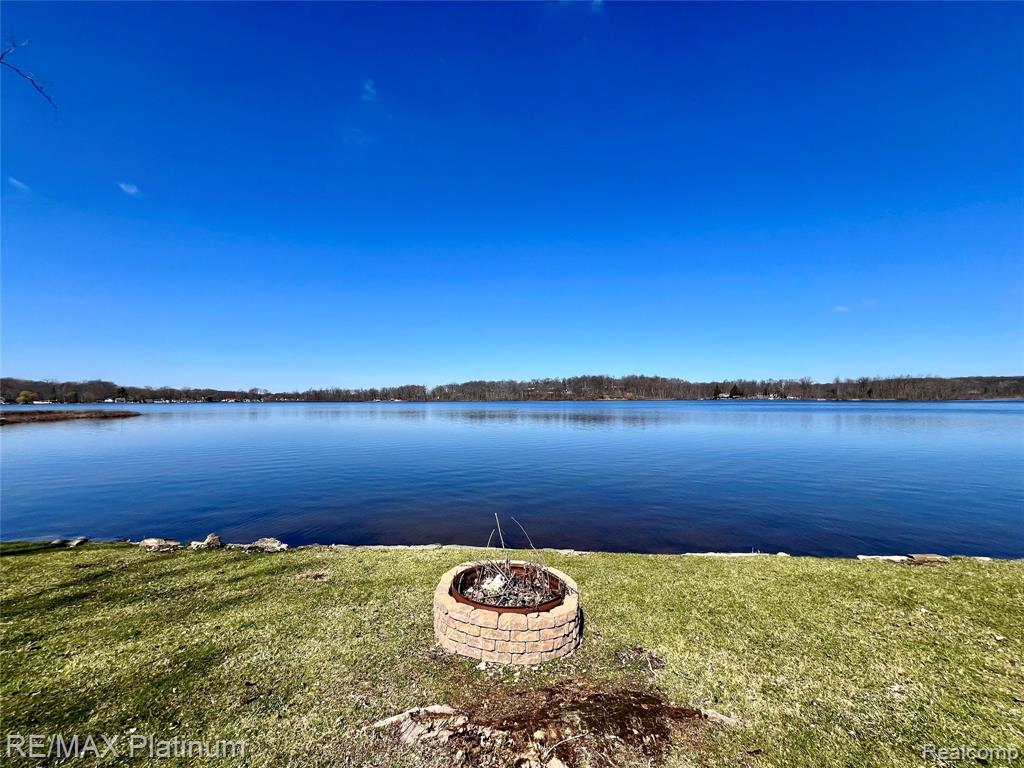 11280 Patterson Lake Dr Drive, Pinckney, MI 48169 — Photo 9