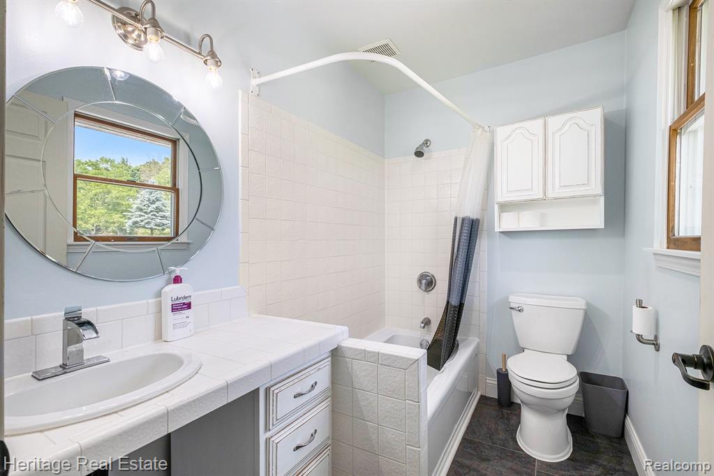 4864 Holmes Road, Goodrich Vlg, MI — Photo 13