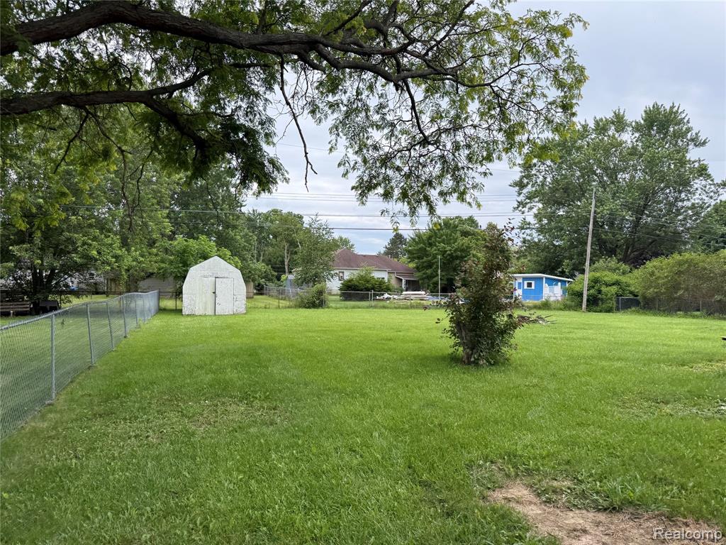 5347 Mapletree Drive, Flint, MI 48532 — Photo 2