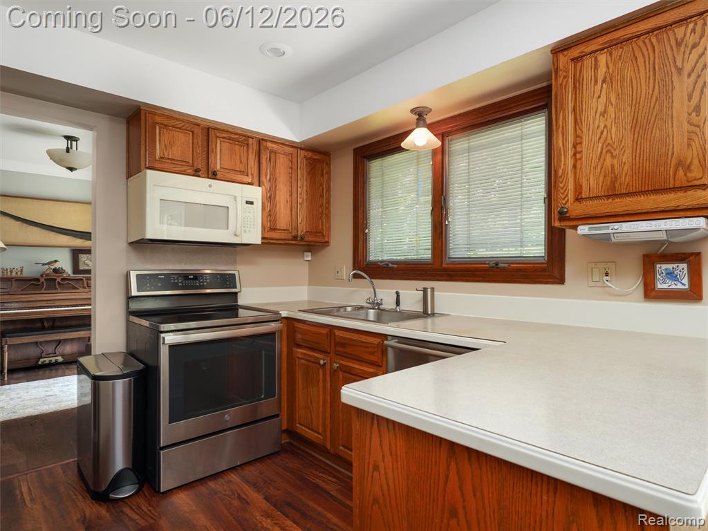 5057 Prentis Drive, Troy, MI 48085 — Photo 8