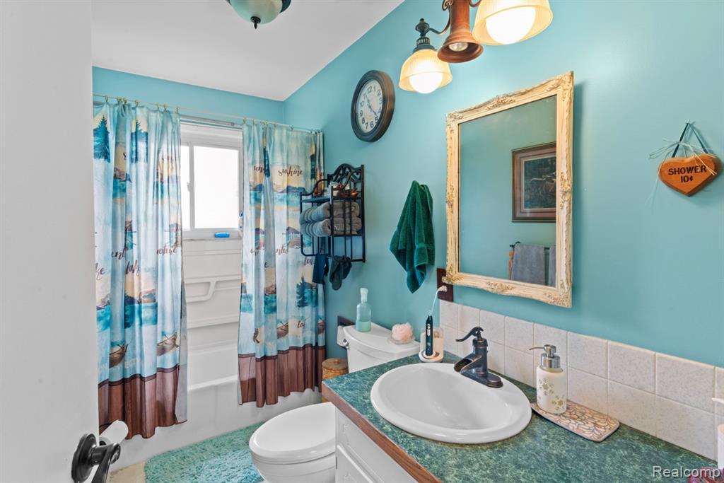 5067 Hemingway Lake Road, Otter Lake, MI 48464 — Photo 12