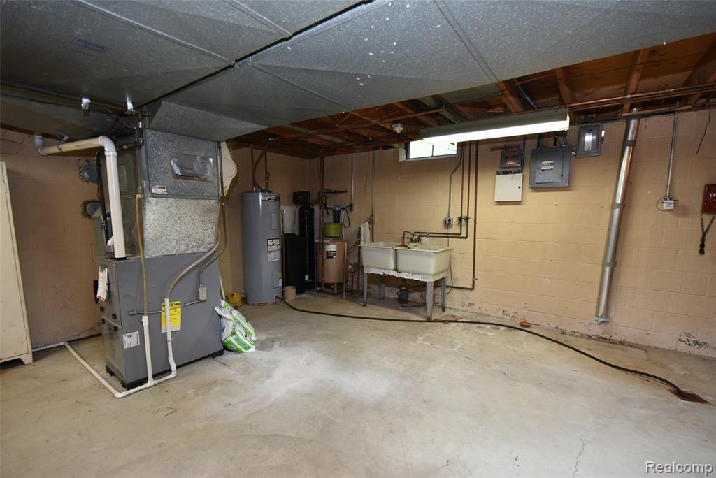 2356 Rochester Road, Leonard, MI 48367 — Photo 32