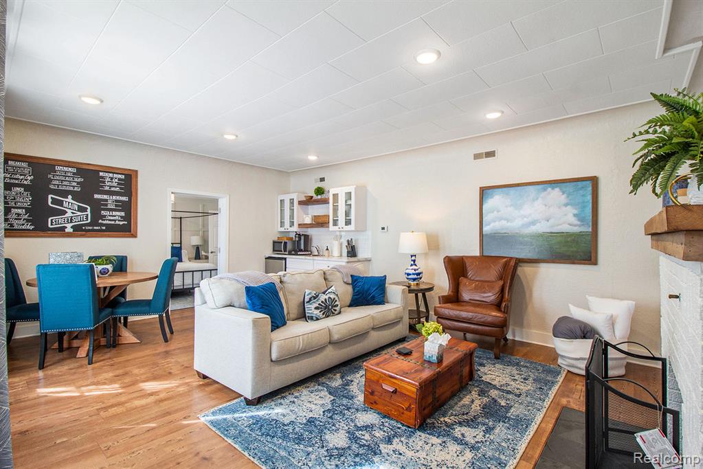 155 N Main Street, Clarkston, MI, 00000