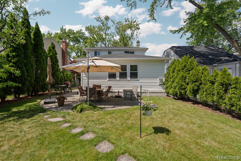 10065 Hart Avenue, Huntington Woods, MI — Photo 44