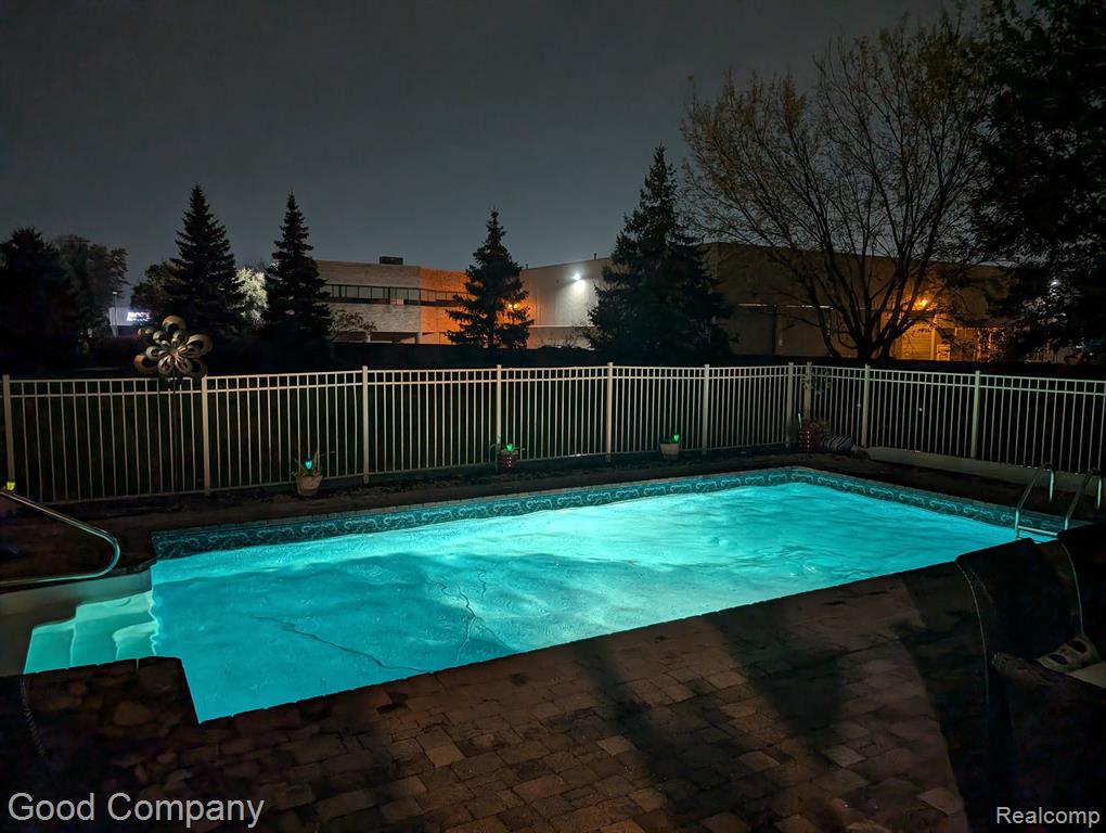 755 OAK POINT Lane, Madison Heights, MI 48071 — Photo 72